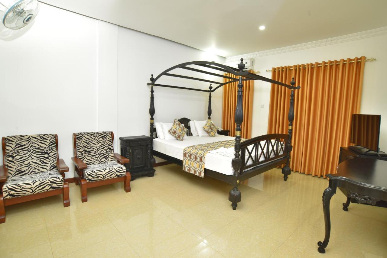 Hotel Queensbury Malabe Kaduwela Exteriör bild