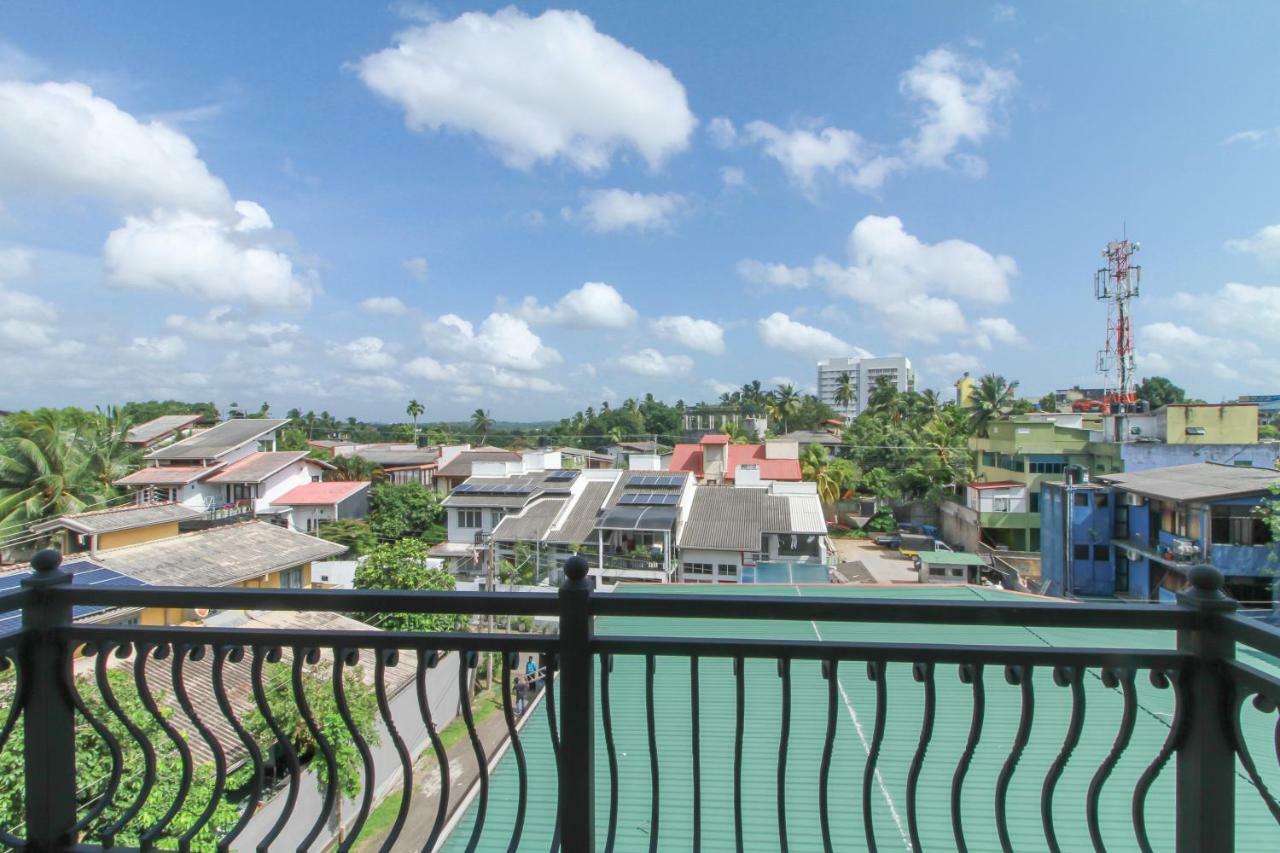 Hotel Queensbury Malabe Kaduwela Exteriör bild